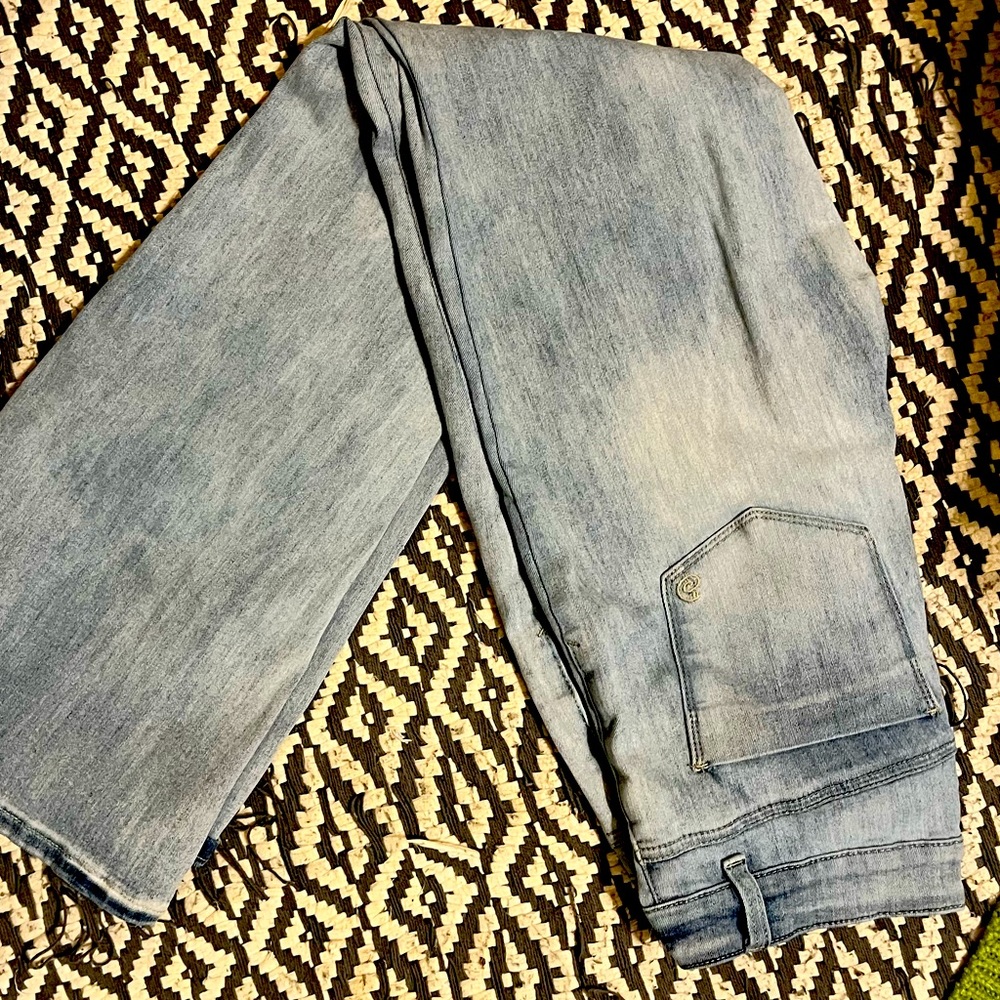Flare leg, bell bottomed jeans with button fly.